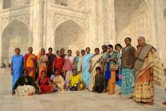 Induskie kobiety przed Taj Mahal (INDIE)