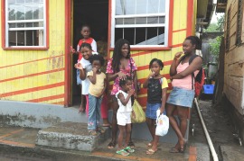 W drodze ze szkoły na St. Lucia (KARAIBY)