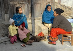Popołudniowa pogawędka w Katmandu (NEPAL)