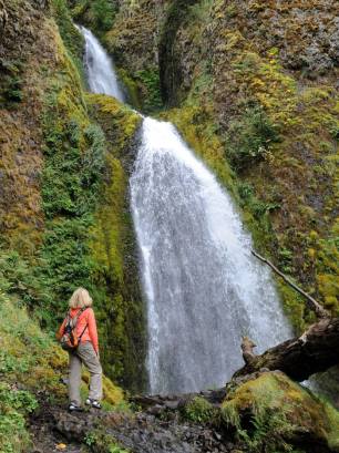 Jeden z wodospadów nad rzeką Columbia (Oregon)